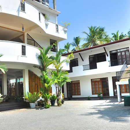 Green Shadows Beach Hotel Wadduwa Exteriör bild