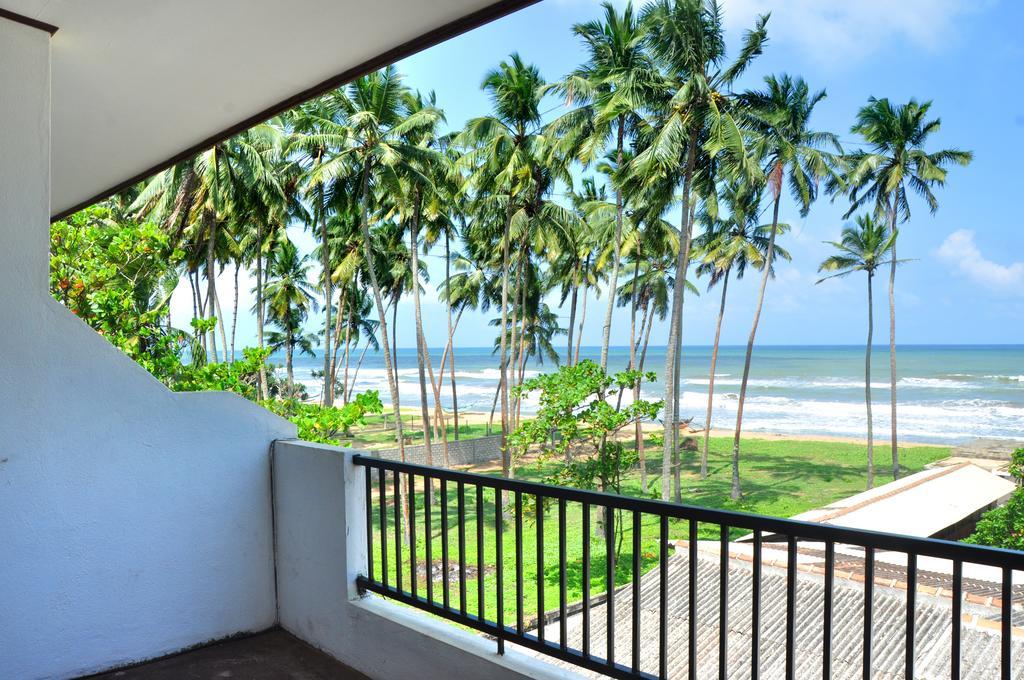 Green Shadows Beach Hotel Wadduwa Exteriör bild