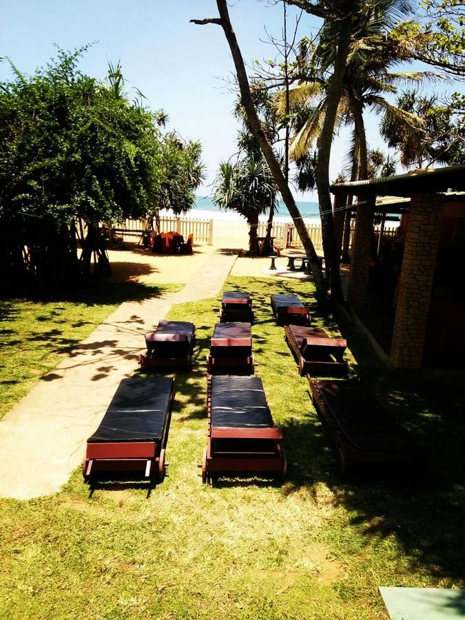 Green Shadows Beach Hotel Wadduwa Exteriör bild