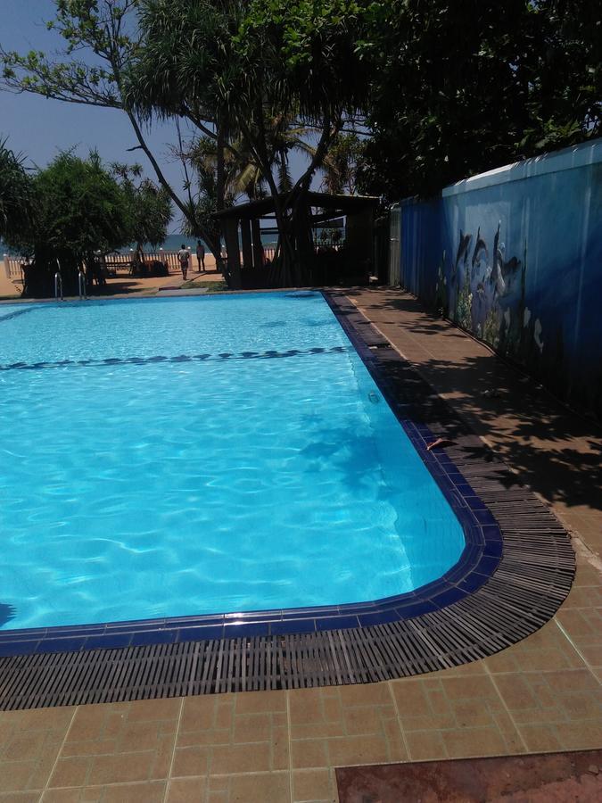 Green Shadows Beach Hotel Wadduwa Exteriör bild